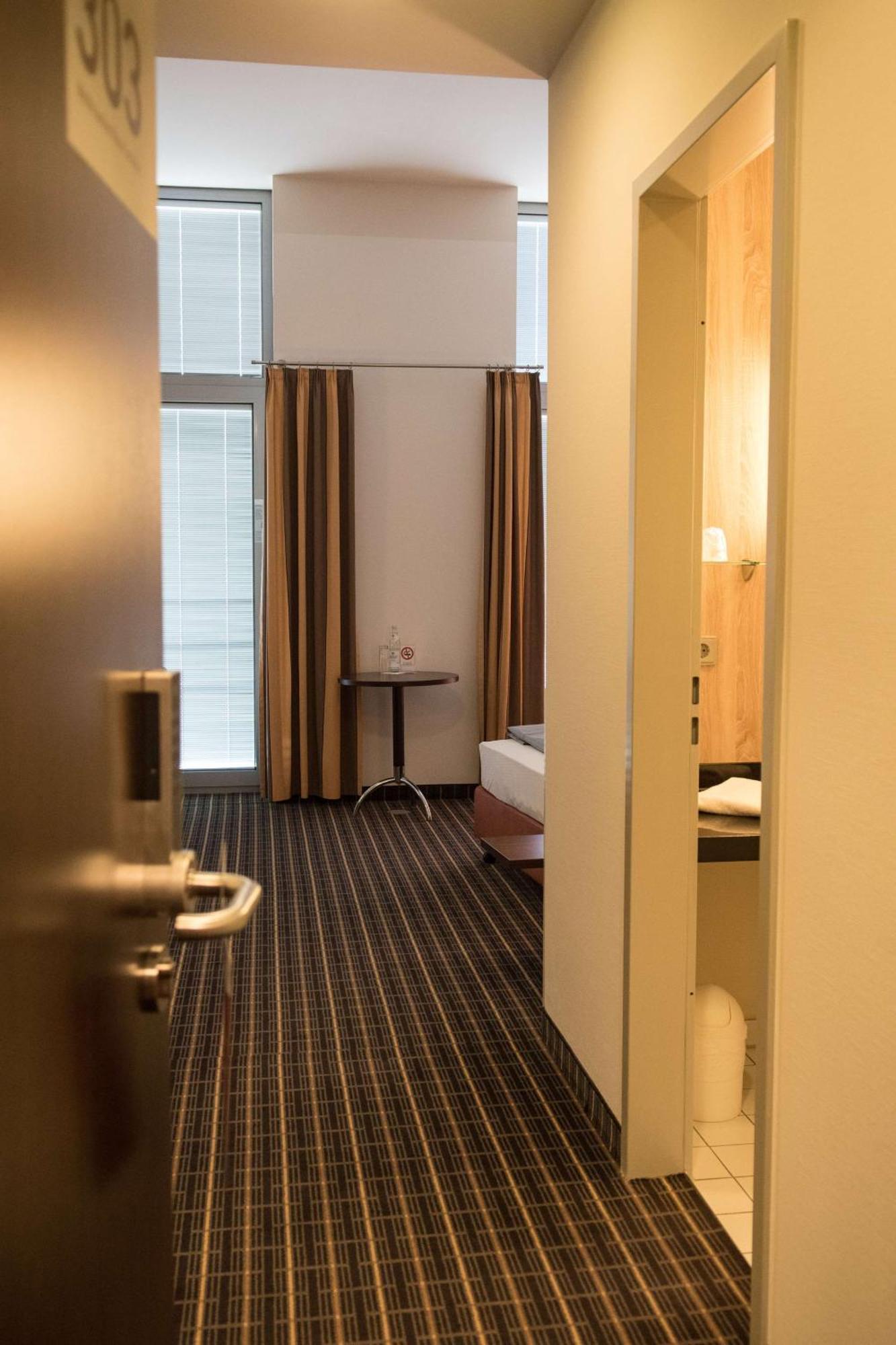 Livenwork Hotel & Coworking Gvz Ингольштадт Экстерьер фото